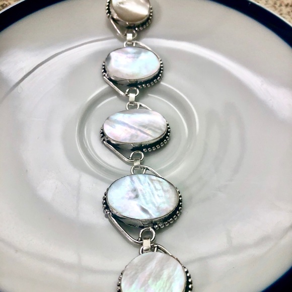 S.S. Mother of Pearl Bracelet Toggle Closu… - Picture 4 of 9